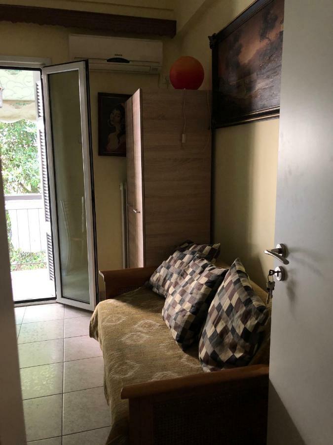 Anna Apartment In Kypseli Atenas Exterior foto